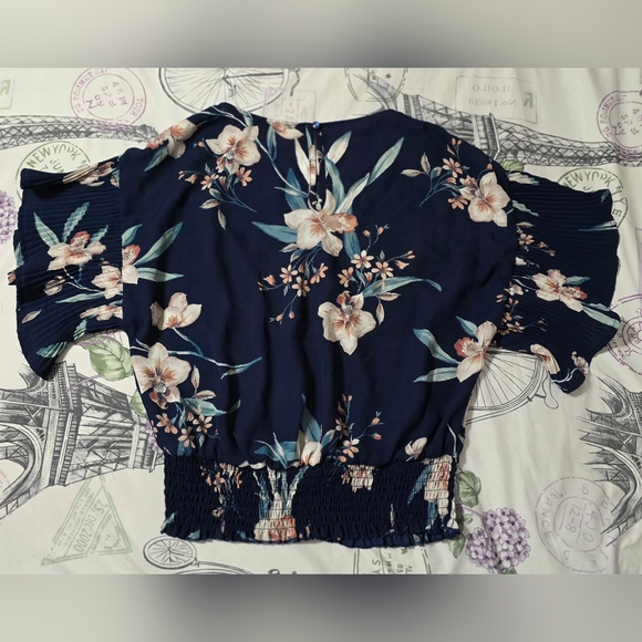 Love & Piece Collective Navy Floral Crop Top for Women's Size XS - Picture 5 of 8